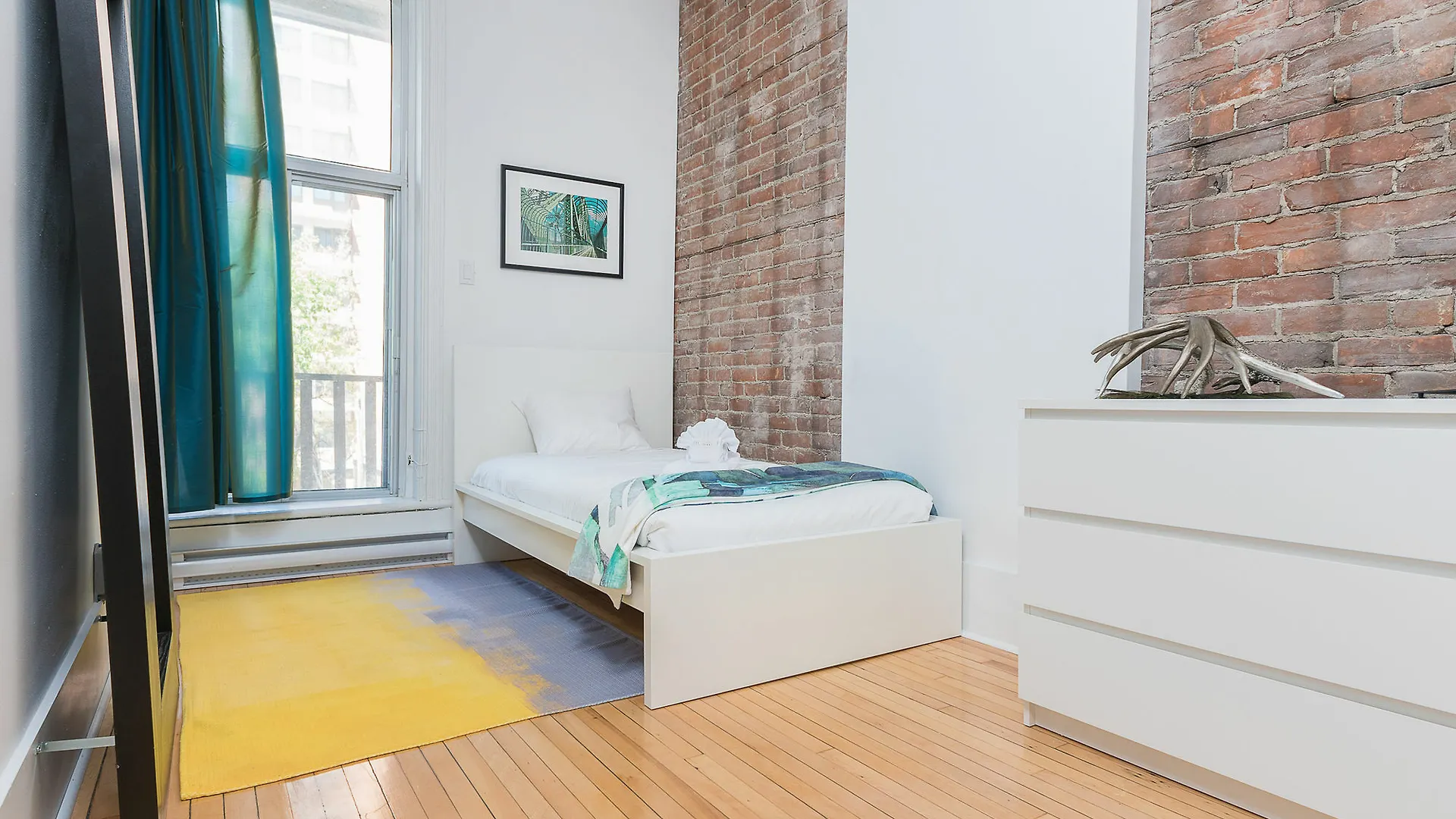 Апартаменты Charming 3Br In Milton Park By Sonder Монреаль